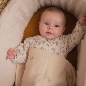 Gentil Coquelicot Handgeborduurd Lakentje Bloem en Kant